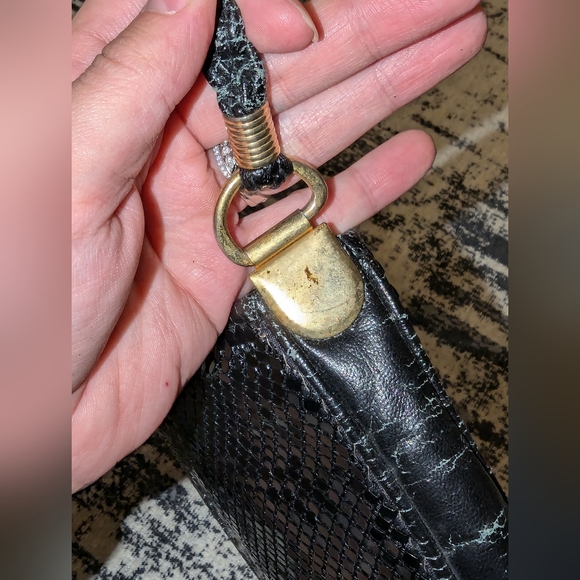 Vintage '80s Evening Purse! Made In Hong Kong- Black and Gold - Picture 7 of 8